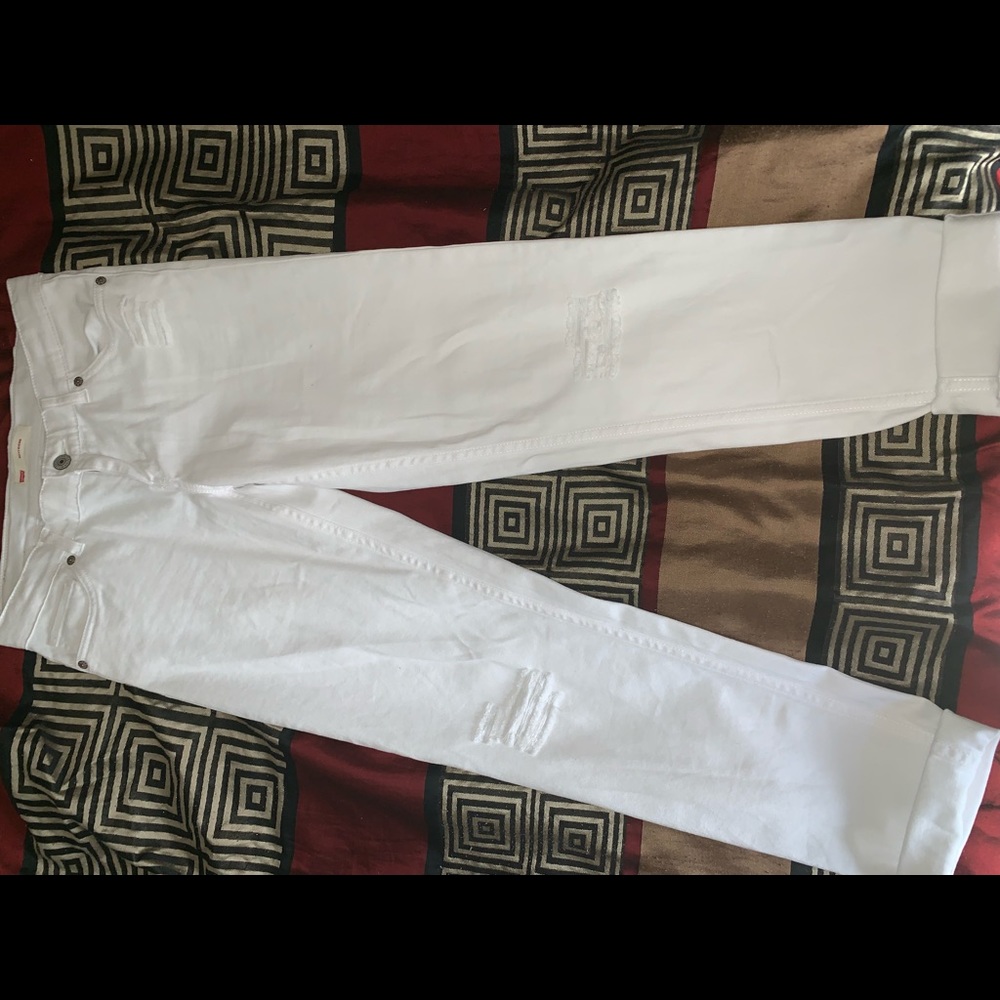 White Levi’s Pant